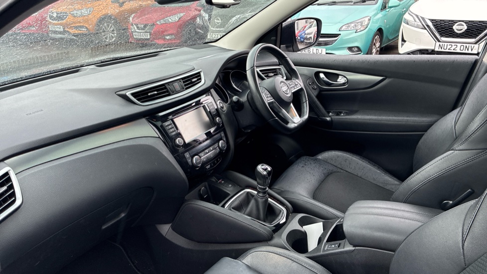 Nissan Qashqai 1.3 DiG-T 160 Tekna 5dr Petrol Hatchback - Image 9
