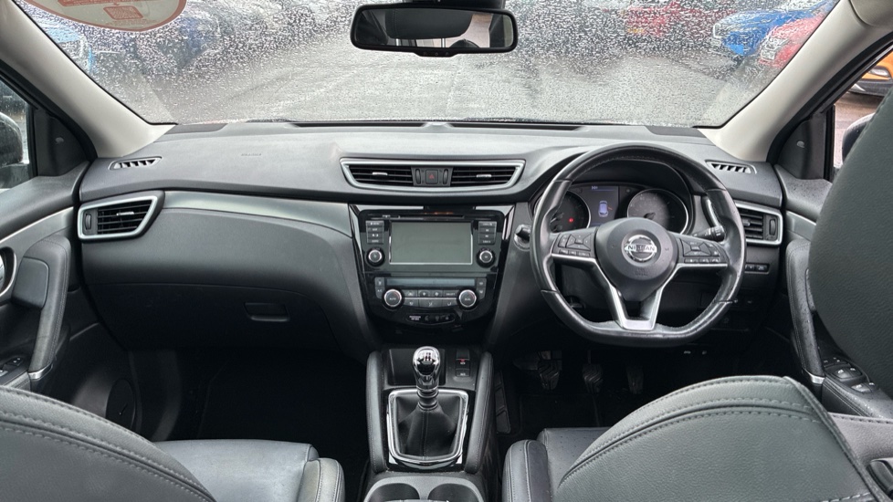 Nissan Qashqai 1.3 DiG-T 160 Tekna 5dr Petrol Hatchback - Image 10