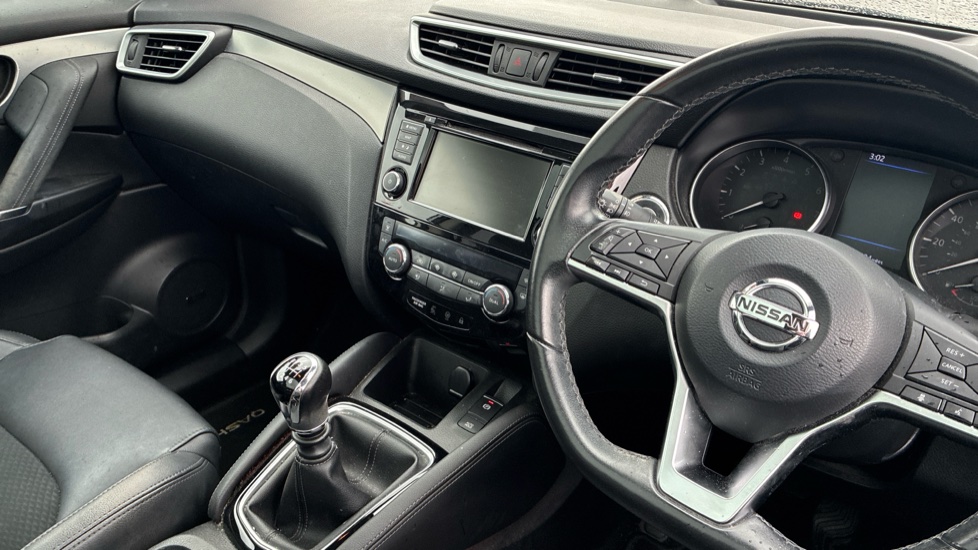Nissan Qashqai 1.3 DiG-T 160 Tekna 5dr Petrol Hatchback - Image 14