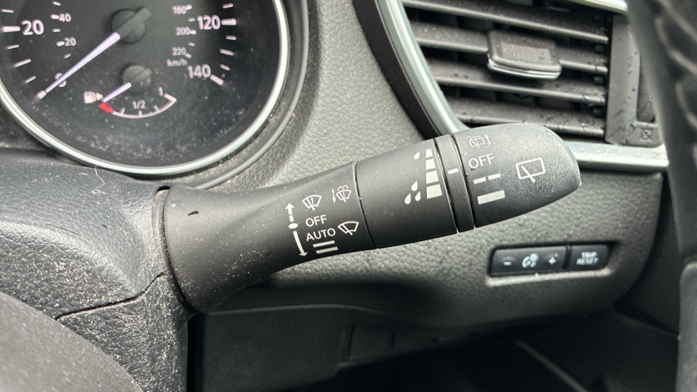 Nissan Qashqai 1.3 DiG-T 160 Tekna 5dr Petrol Hatchback - Image 23