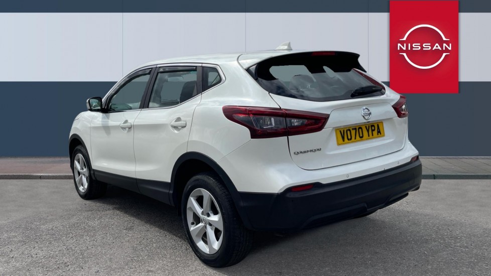 Nissan Qashqai 1.3 DiG-T Acenta Premium 5dr Petrol Hatchback - Image 2