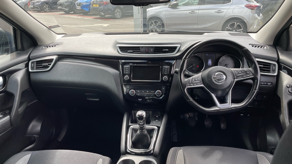 Nissan Qashqai 1.3 DiG-T Acenta Premium 5dr Petrol Hatchback - Image 10