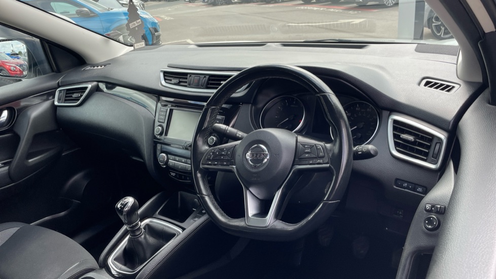 Nissan Qashqai 1.3 DiG-T Acenta Premium 5dr Petrol Hatchback - Image 11