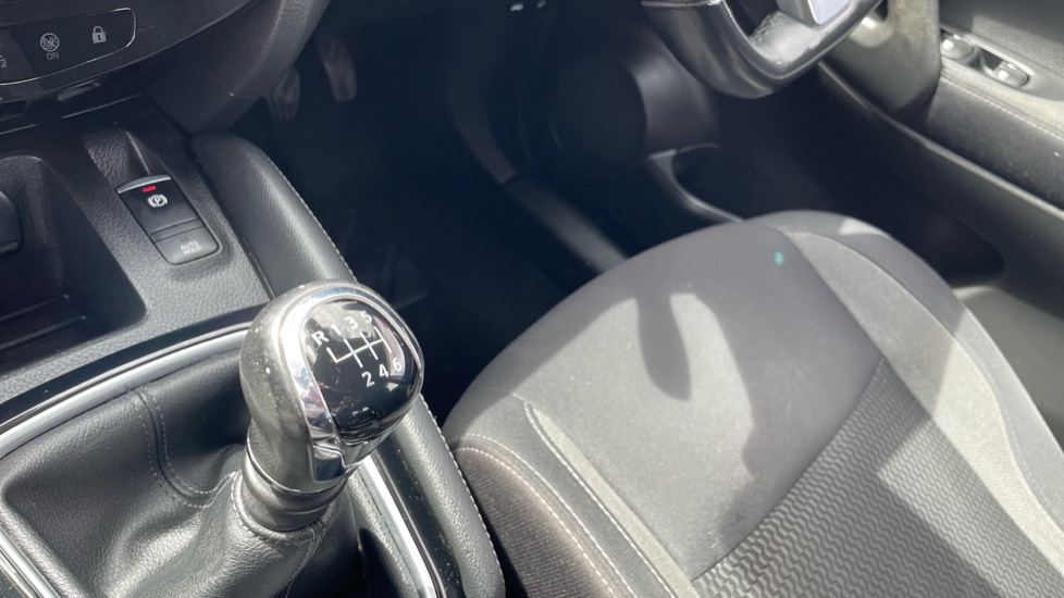 Nissan Qashqai 1.3 DiG-T Acenta Premium 5dr Petrol Hatchback - Image 13