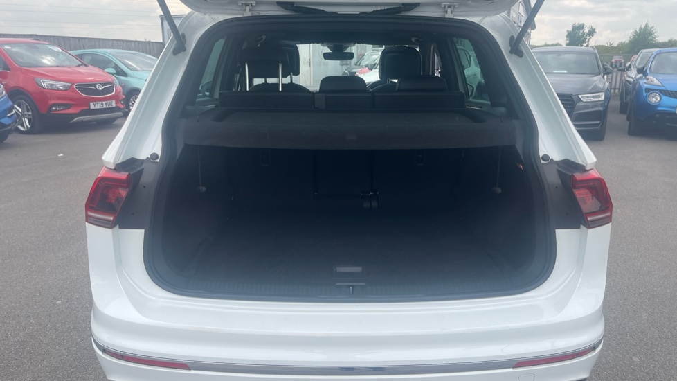 Volkswagen Tiguan 2.0 TDi 150 R-Line 5dr Diesel Estate - Image 4