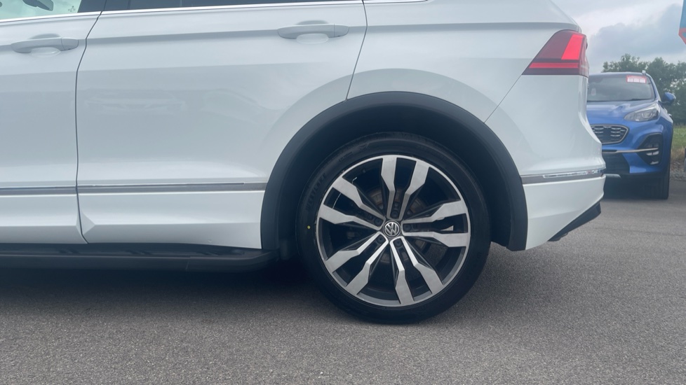 Volkswagen Tiguan 2.0 TDi 150 R-Line 5dr Diesel Estate - Image 7