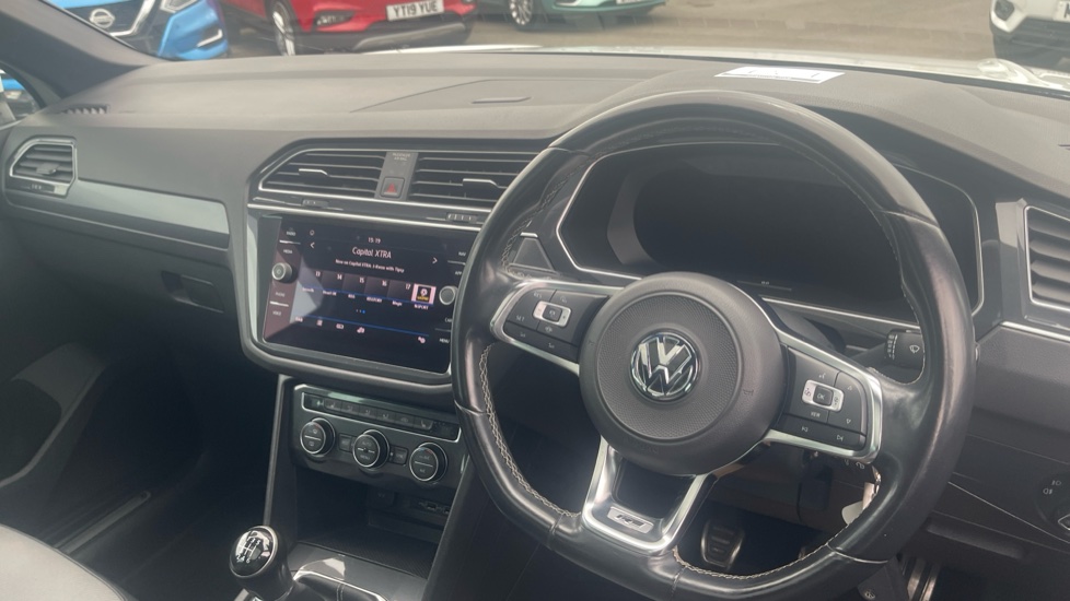 Volkswagen Tiguan 2.0 TDi 150 R-Line 5dr Diesel Estate - Image 9