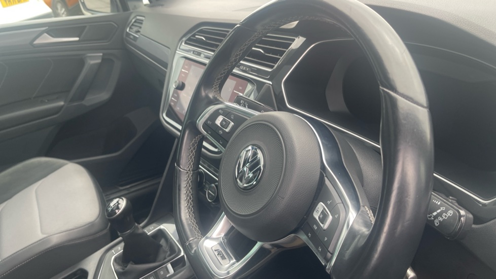 Volkswagen Tiguan 2.0 TDi 150 R-Line 5dr Diesel Estate - Image 11