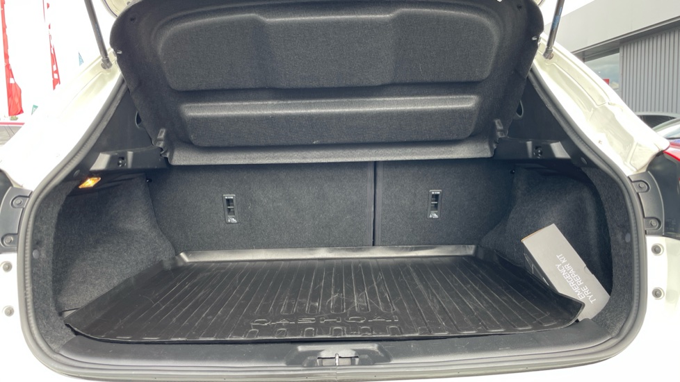 Nissan Qashqai 1.3 DiG-T 160 N-Connecta 5dr DCT Petrol Hatchback - Image 4