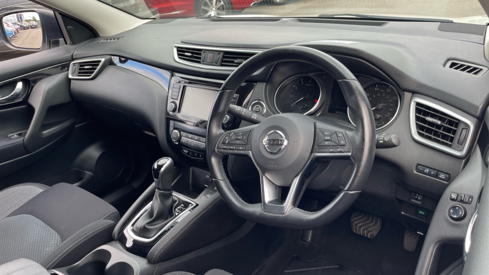 Nissan Qashqai 1.3 DiG-T 160 N-Connecta 5dr DCT Petrol Hatchback - Image 11