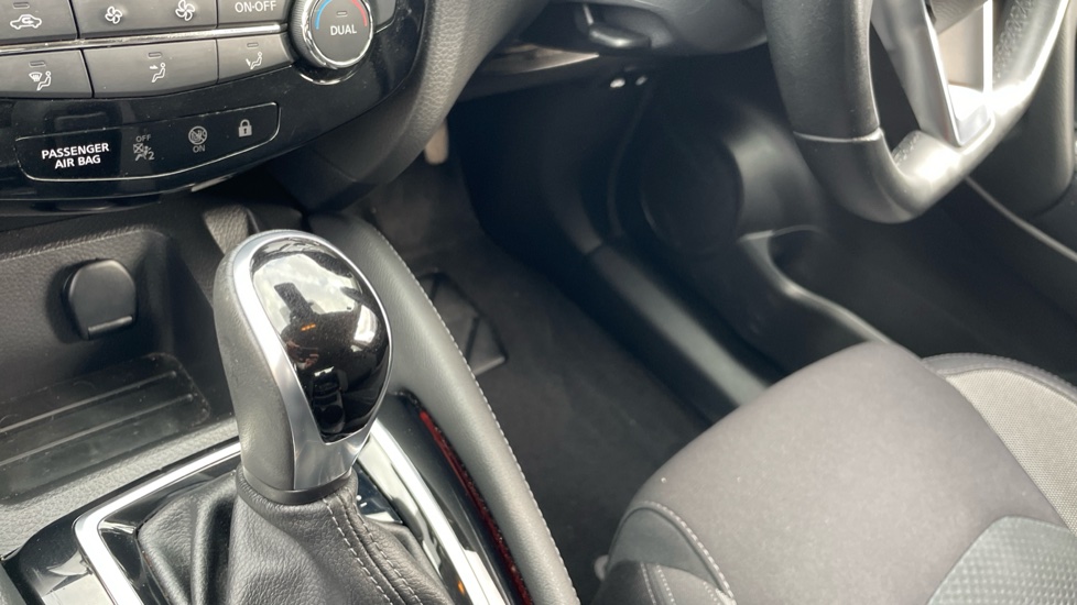 Nissan Qashqai 1.3 DiG-T 160 N-Connecta 5dr DCT Petrol Hatchback - Image 13