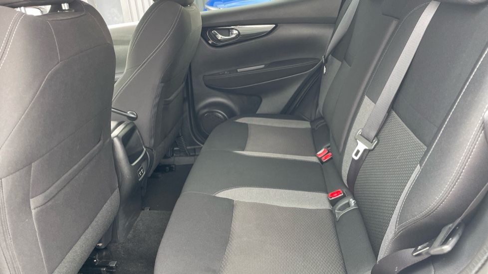 Nissan Qashqai 1.3 DiG-T 160 N-Connecta 5dr DCT Petrol Hatchback - Image 16