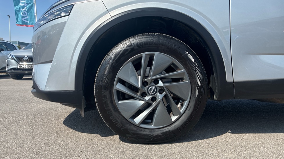 Nissan Qashqai 1.3 DiG-T MH Acenta Premium 5dr Petrol Hatchback - Image 7