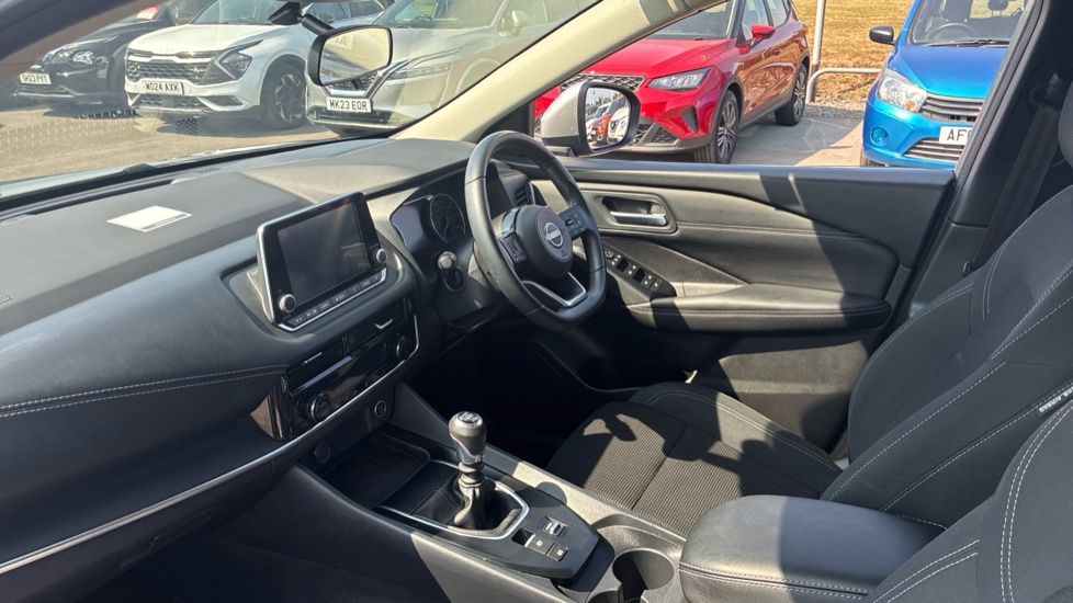 Nissan Qashqai 1.3 DiG-T MH Acenta Premium 5dr Petrol Hatchback - Image 9