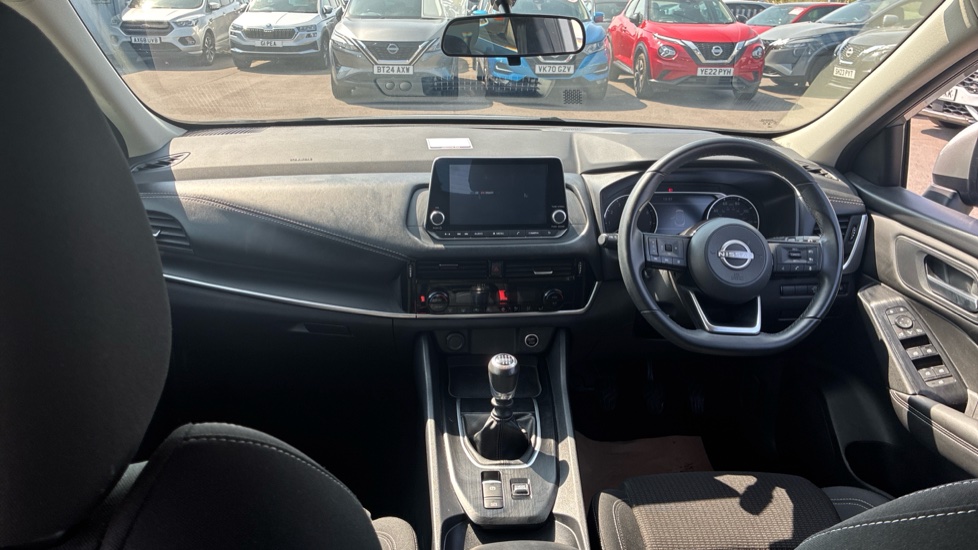 Nissan Qashqai 1.3 DiG-T MH Acenta Premium 5dr Petrol Hatchback - Image 10