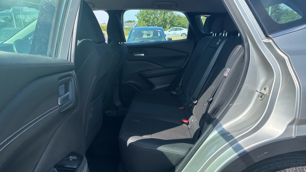 Nissan Qashqai 1.3 DiG-T MH Acenta Premium 5dr Petrol Hatchback - Image 16