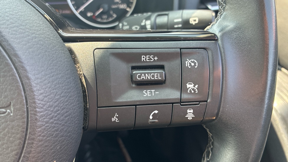 Nissan Qashqai 1.3 DiG-T MH Acenta Premium 5dr Petrol Hatchback - Image 24