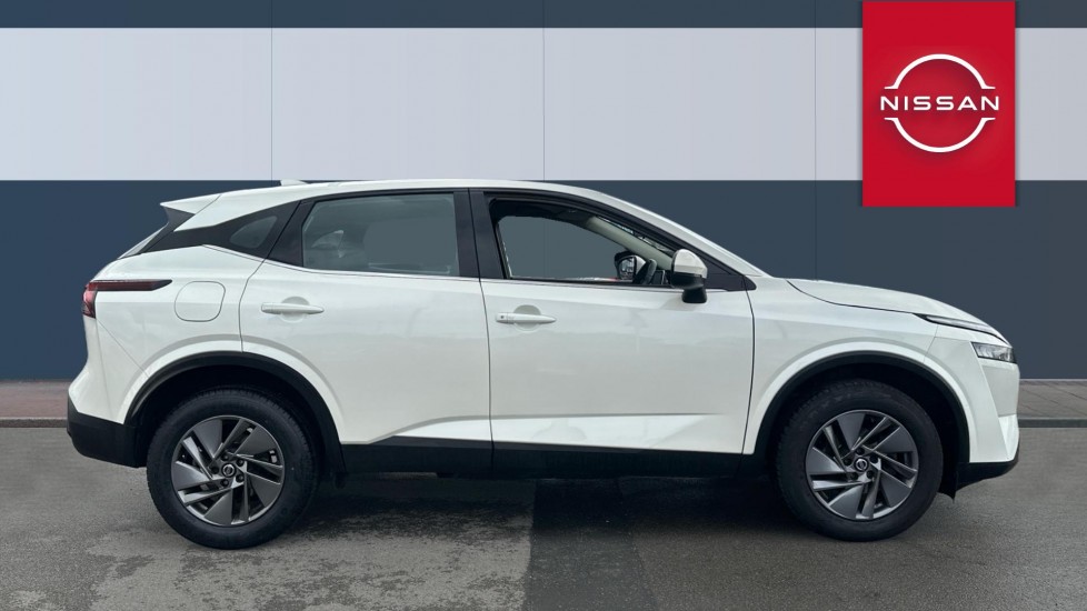 Nissan Qashqai 1.3 DiG-T N-Tec 5dr Petrol Hatchback - Image 5