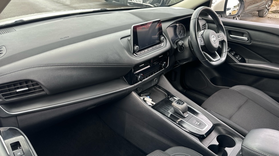Nissan Qashqai 1.3 DiG-T N-Tec 5dr Petrol Hatchback - Image 9