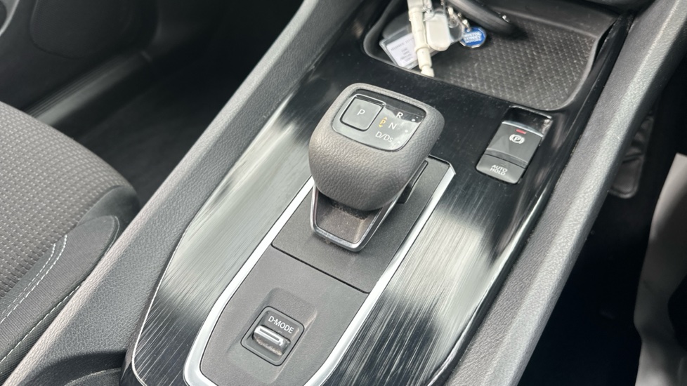 Nissan Qashqai 1.3 DiG-T N-Tec 5dr Petrol Hatchback - Image 13