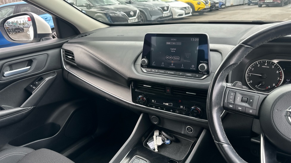 Nissan Qashqai 1.3 DiG-T N-Tec 5dr Petrol Hatchback - Image 14