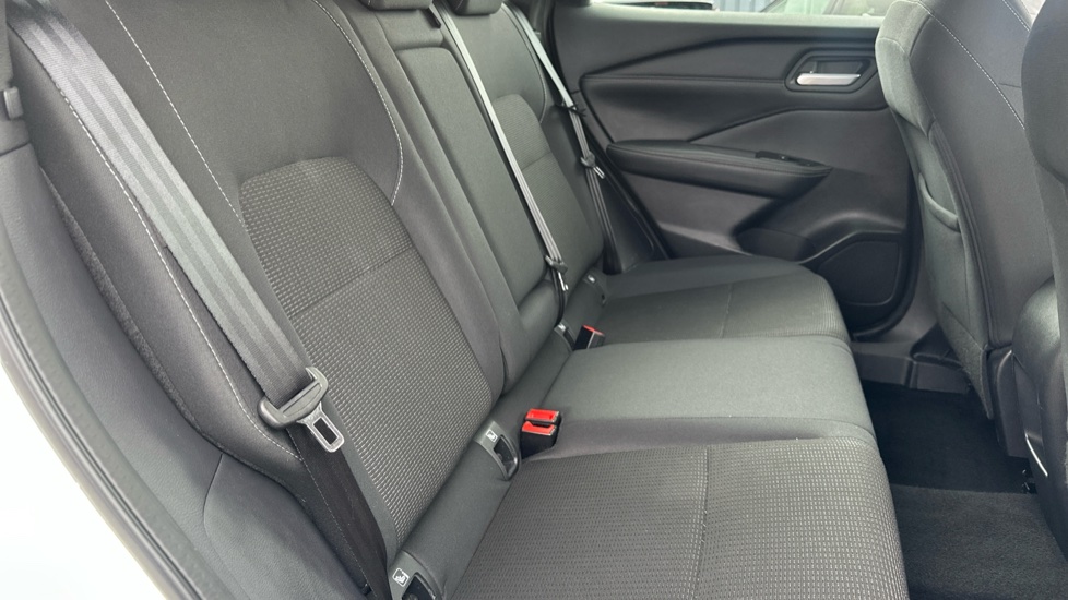 Nissan Qashqai 1.3 DiG-T N-Tec 5dr Petrol Hatchback - Image 16