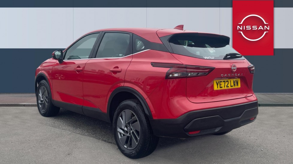 Nissan Qashqai 1.3 DiG-T MH Acenta Premium 5dr Petrol Hatchback - Image 2