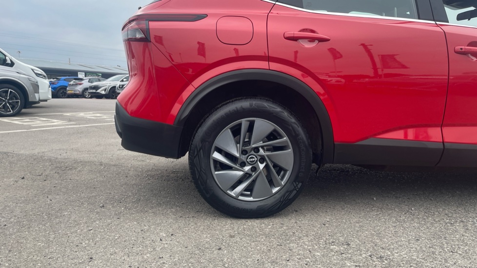 Nissan Qashqai 1.3 DiG-T MH Acenta Premium 5dr Petrol Hatchback - Image 7