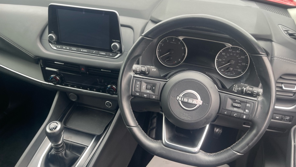 Nissan Qashqai 1.3 DiG-T MH Acenta Premium 5dr Petrol Hatchback - Image 9