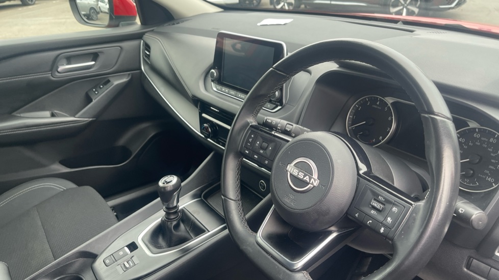Nissan Qashqai 1.3 DiG-T MH Acenta Premium 5dr Petrol Hatchback - Image 10