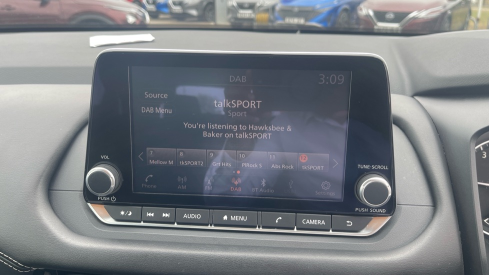 Nissan Qashqai 1.3 DiG-T MH Acenta Premium 5dr Petrol Hatchback - Image 12