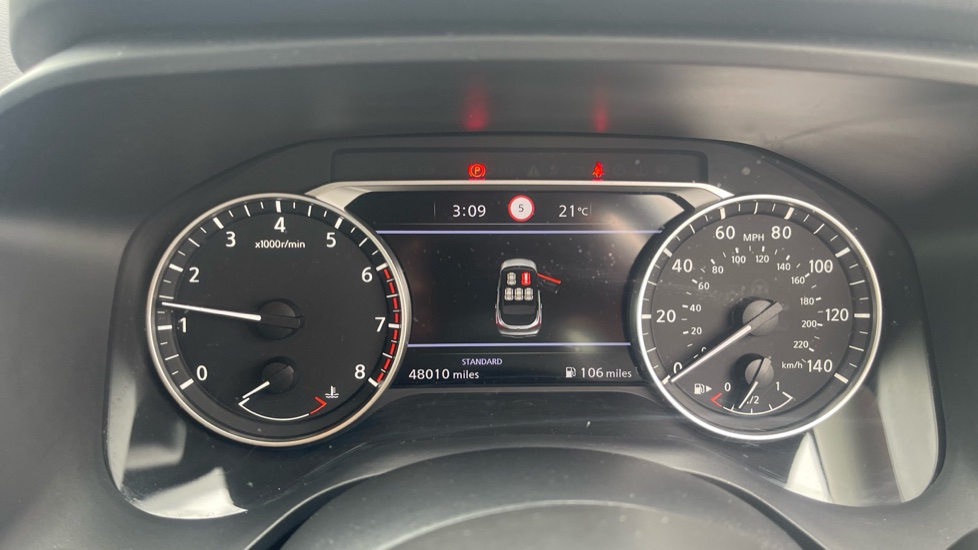 Nissan Qashqai 1.3 DiG-T MH Acenta Premium 5dr Petrol Hatchback - Image 18