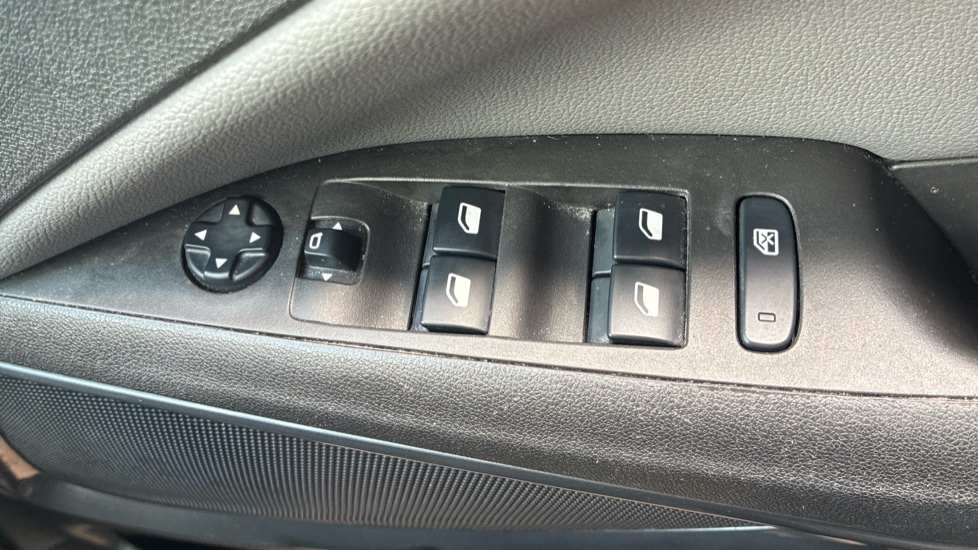 Vauxhall Crossland X 1.2 [83] Elite 5dr Petrol Hatchback - Image 24