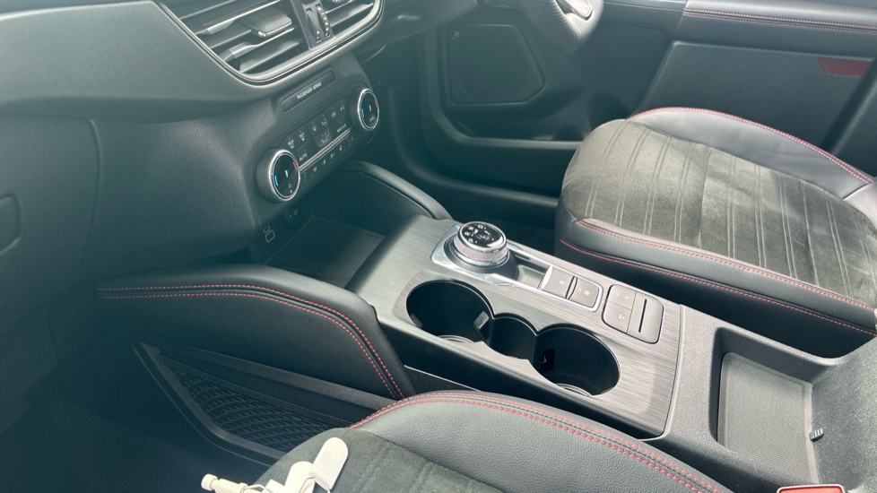 Ford Kuga 2.5 FHEV ST-Line X Edition 5dr CVT Hybrid Estate - Image 13