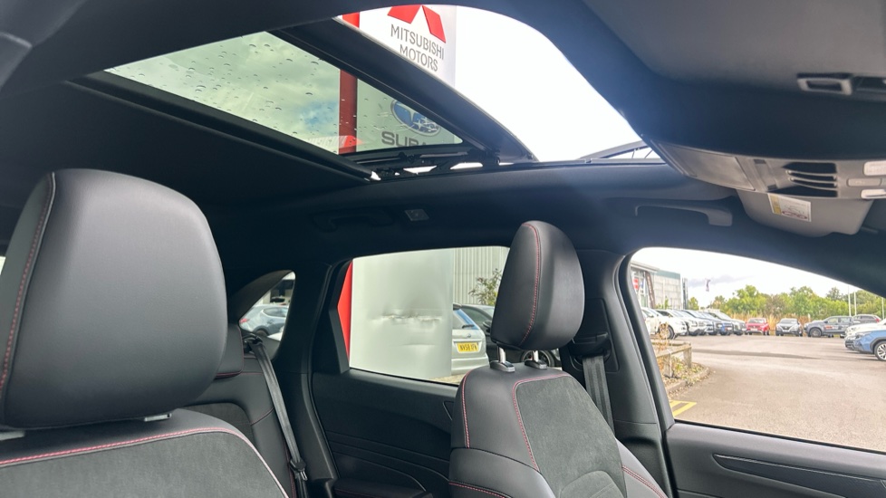 Ford Kuga 2.5 FHEV ST-Line X Edition 5dr CVT Hybrid Estate - Image 32