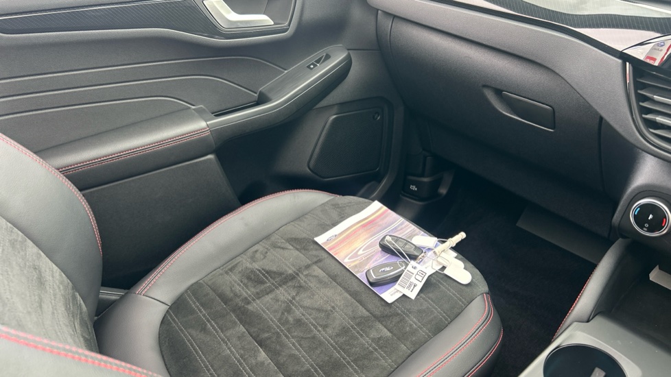 Ford Kuga 2.5 FHEV ST-Line X Edition 5dr CVT Hybrid Estate - Image 39