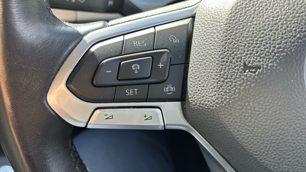 Volkswagen Golf 1.5 TSI 150 Life 5dr Petrol Hatchback - Image 33