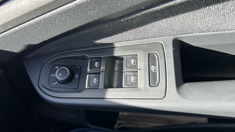 Volkswagen Golf 1.5 TSI 150 Life 5dr Petrol Hatchback - Image 35