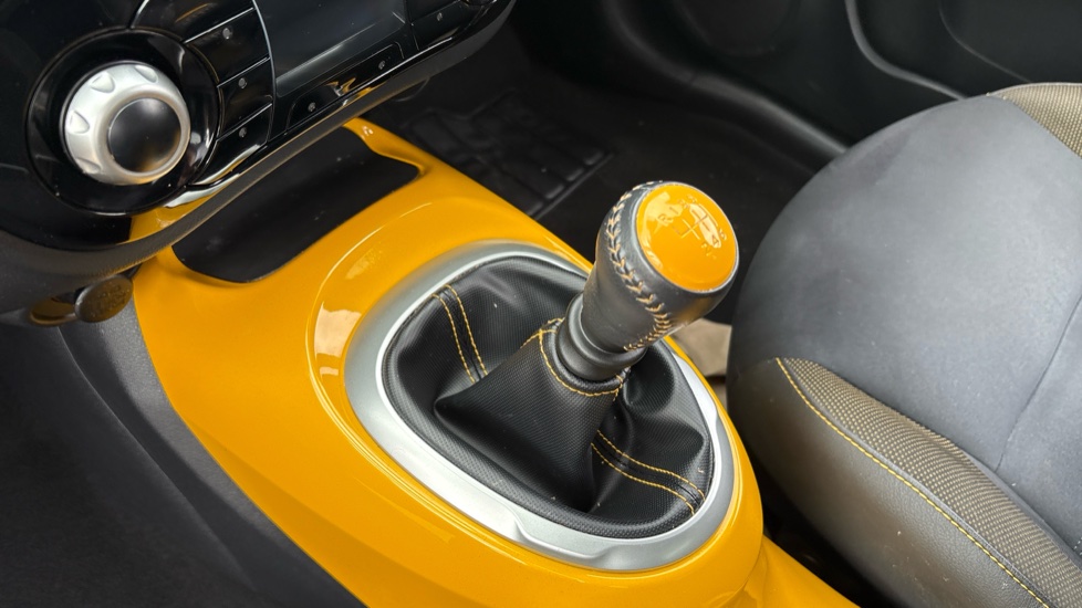 Nissan Juke 1.2 DiG-T N-Connecta 5dr Petrol Hatchback - Image 13