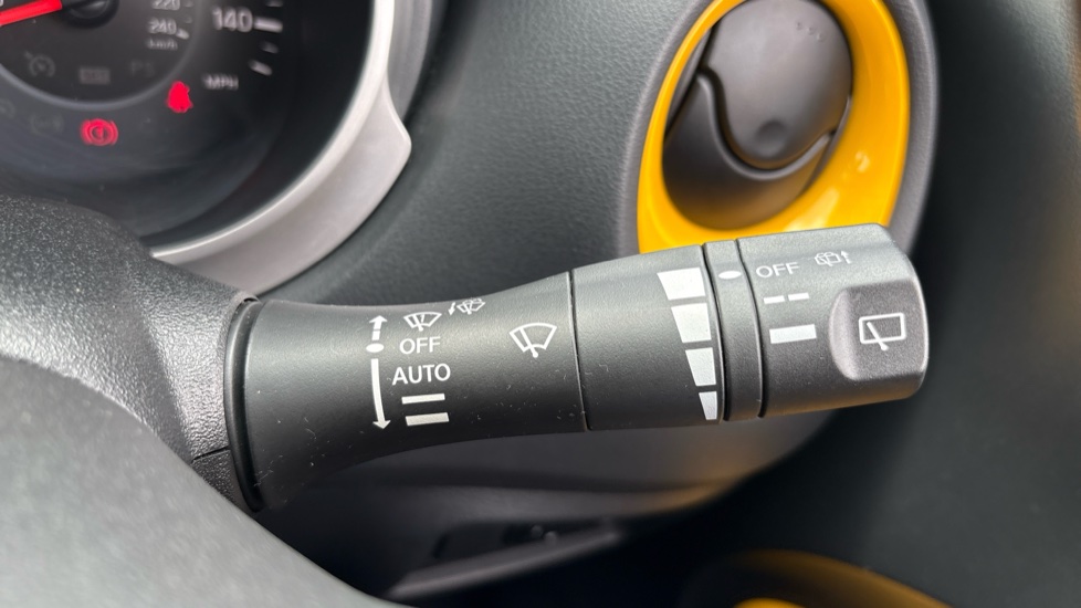 Nissan Juke 1.2 DiG-T N-Connecta 5dr Petrol Hatchback - Image 23