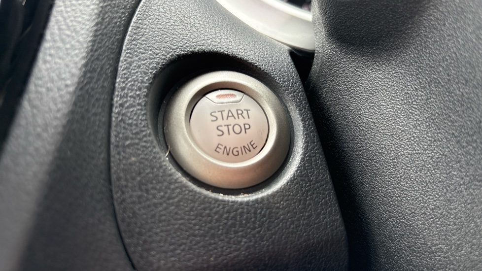 Nissan Juke 1.2 DiG-T N-Connecta 5dr Petrol Hatchback - Image 27