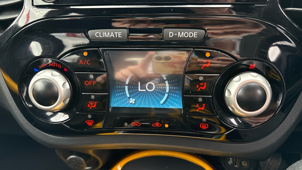 Nissan Juke 1.2 DiG-T N-Connecta 5dr Petrol Hatchback - Image 31
