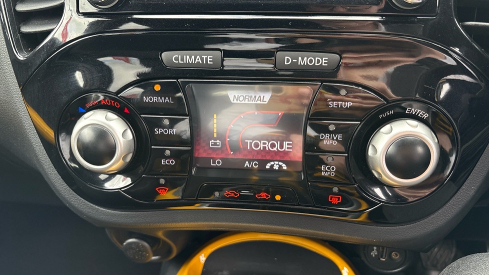 Nissan Juke 1.2 DiG-T N-Connecta 5dr Petrol Hatchback - Image 32