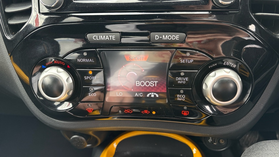 Nissan Juke 1.2 DiG-T N-Connecta 5dr Petrol Hatchback - Image 34