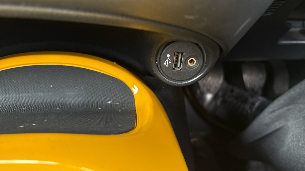 Nissan Juke 1.2 DiG-T N-Connecta 5dr Petrol Hatchback - Image 36