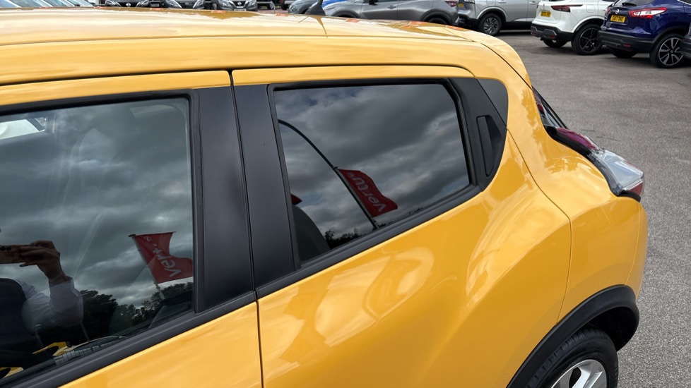Nissan Juke 1.2 DiG-T N-Connecta 5dr Petrol Hatchback - Image 41