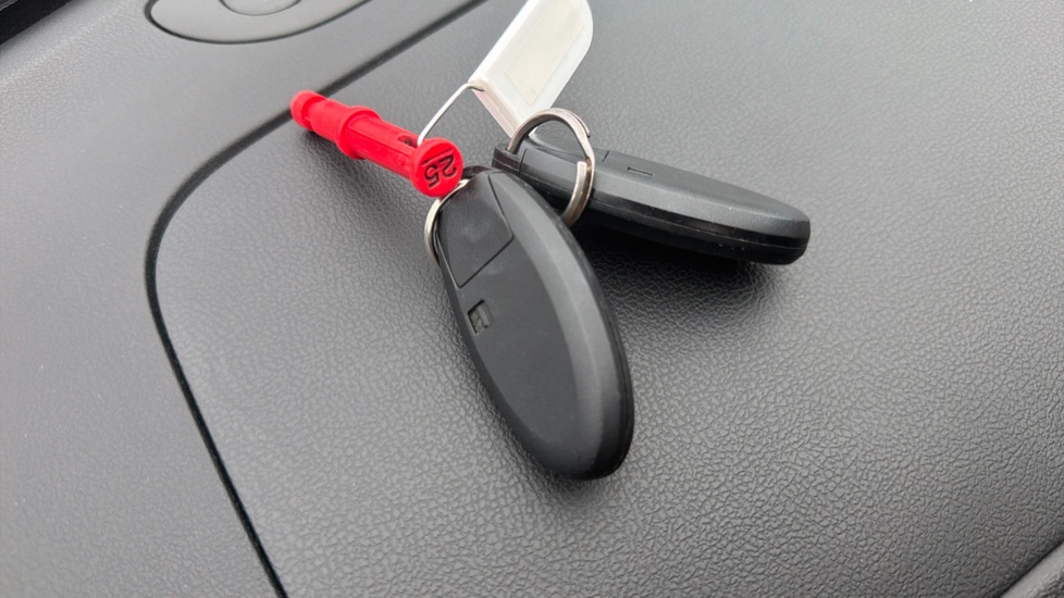 Nissan Juke 1.2 DiG-T N-Connecta 5dr Petrol Hatchback - Image 20