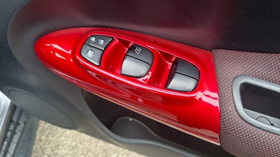 Nissan Juke 1.2 DiG-T N-Connecta 5dr Petrol Hatchback - Image 25