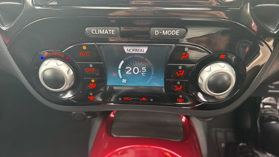 Nissan Juke 1.2 DiG-T N-Connecta 5dr Petrol Hatchback - Image 30