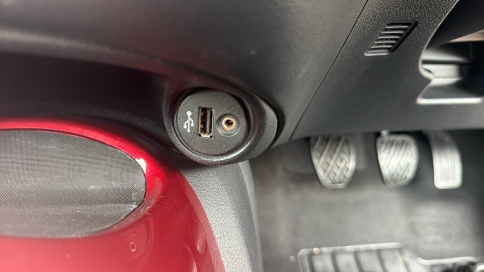 Nissan Juke 1.2 DiG-T N-Connecta 5dr Petrol Hatchback - Image 35